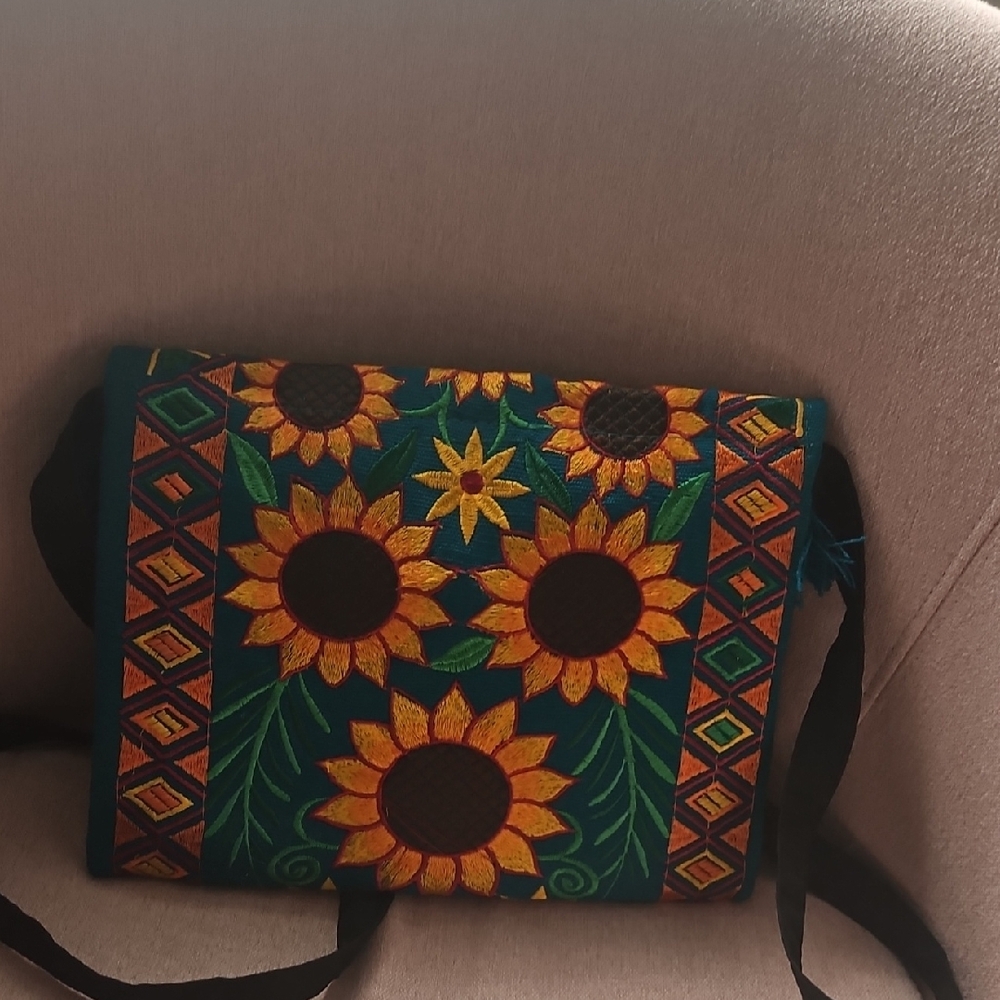 Colorful Embroidered Clutch - Picture 2 of 5